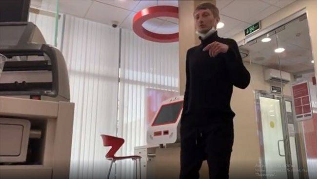 Ольга Бузова - Владимир Васенин - Алексей Барышников - Злоумышленник, захвативший банк в Москве требовал привести Ольгу Бузову - eadaily.com - Москва