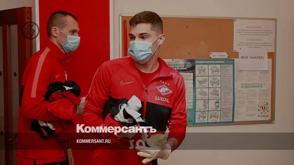 Зелимхан Бакаев - Роман Зобнин - Коронавирус выявлен у двух футболистов «Спартака» - kommersant.ru - Москва - Россия