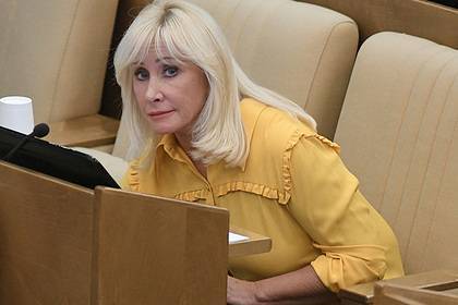 Оксана Пушкина - Депутат и телеведущая Оксана Пушкина рассказала о нетипичном симптоме COVID-19 - lenta.ru