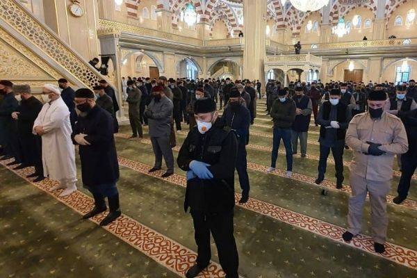 Рамзан Кадыров - Верующие в Чечне «попросили всевышнего защитить от пандемии коронавируса» - eadaily.com - Москва - респ. Чечня