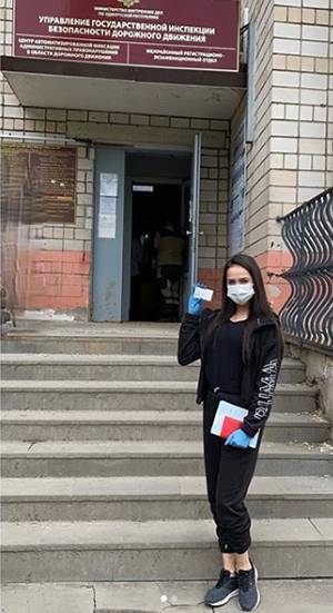 Алина Загитова - Алина Загитова получила права, хотя автошколы закрыты - nakanune.ru - Ижевск