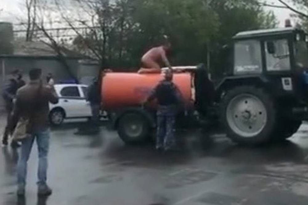 Установлена личность голого мужика из Кунцево - mk.ru - Москва