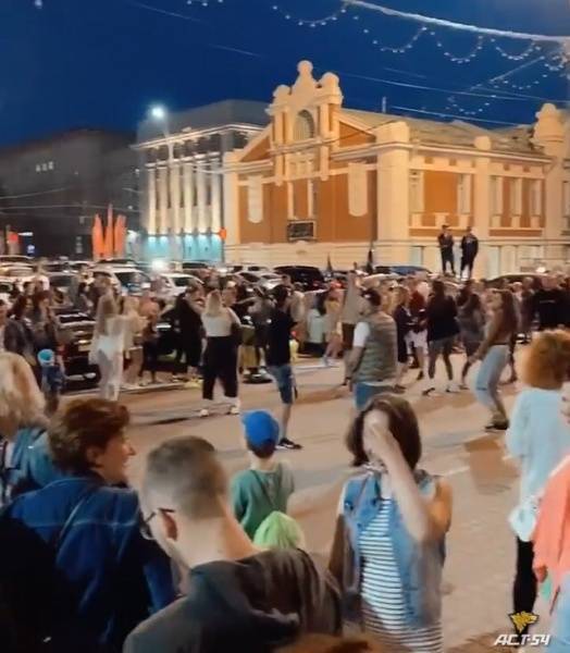 В российских городах молодежь устраивает массовые вечеринки, несмотря на эпидемию - nakanune.ru - Россия - Новосибирск - Красноярск