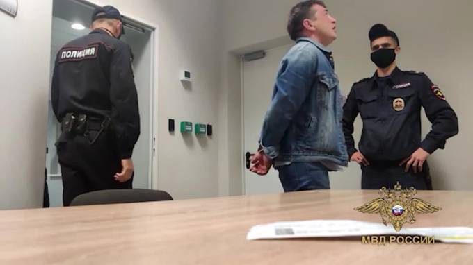 В Крыму задержали авиадебошира из Подмосковья - piter.tv - Россия - Крым - Московская обл. - Симферополь