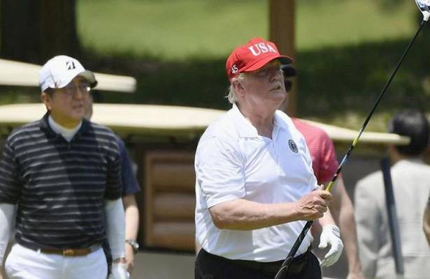Трамп поехал играть в гольф во время национальной изоляции - newtvnews.ru - США - Бразилия - шт.Флорида