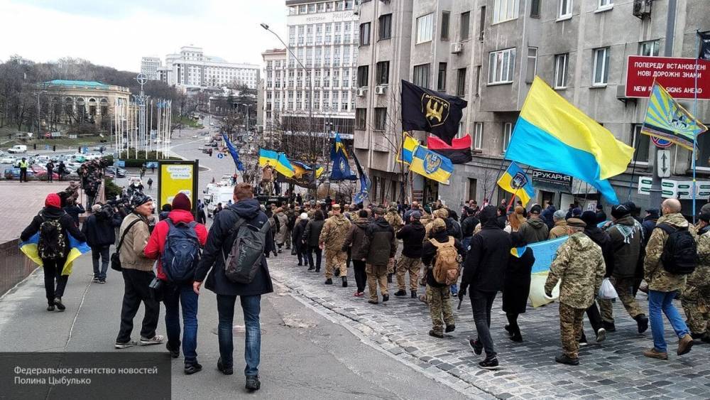 Владимир Зеленский - Андрей Ермак - Украинские националисты устроили акцию протеста под окнами Зеленского - politros.com - Украина - Киев - Донбасс