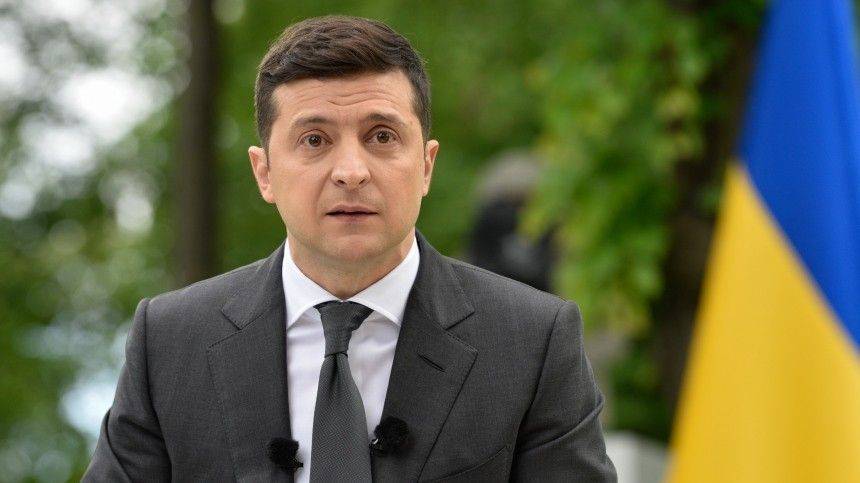 Владимир Зеленский - Андрей Ермак - Украинские националисты устроили акцию у дома Зеленского в Киеве — видео - 5-tv.ru - Украина - Киев