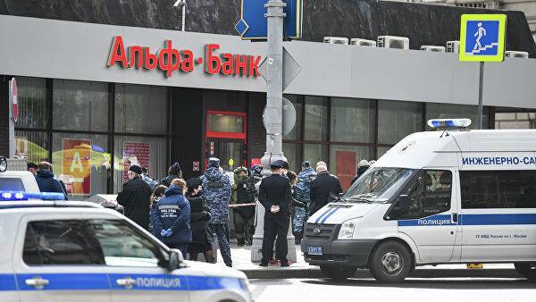 Бывший заложник рассказал, как «заболтал» захватчика банка в Москве - newtvnews.ru - Москва