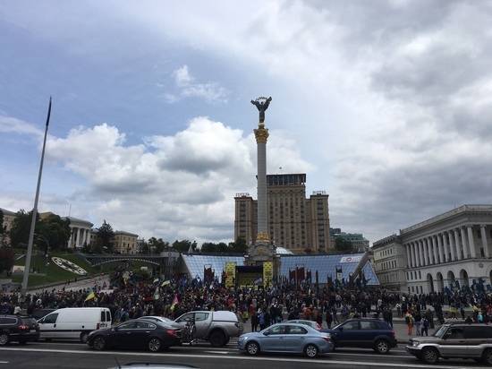 Владимир Зеленский - Максим Степанов - В Киеве прошел Майдан против Зеленского: националисты обвинили президента в измене - newtvnews.ru - Украина - Киев