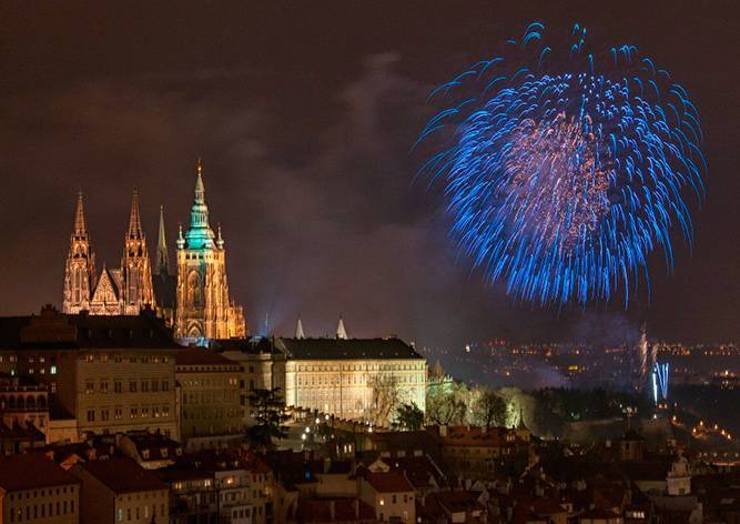 Видео: новогодний фейерверк в Праге - vinegret.cz - Прага