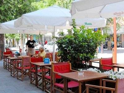 В Мадриде и Барселоне разрешат встречи с близкими и откроют террасы кафе и баров - news.am - Мадрид