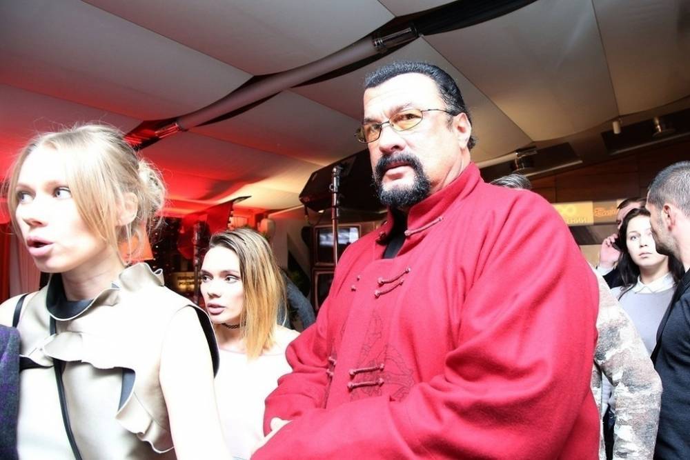 Жерар Депардье - Стивен Сигал - Сигал и Депардье отказались от господдержки бизнеса в России - mk.ru - Россия - Франция
