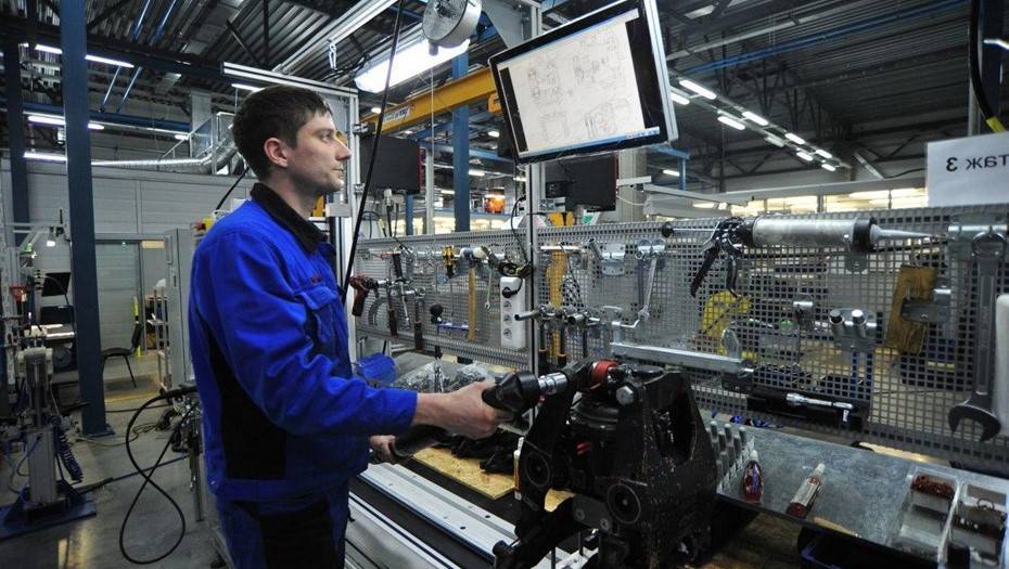 Аномальная пробуксовка: промышленность Петербурга падает пугающими темпами - dp.ru - Россия - Ленинградская обл. - Санкт-Петербург