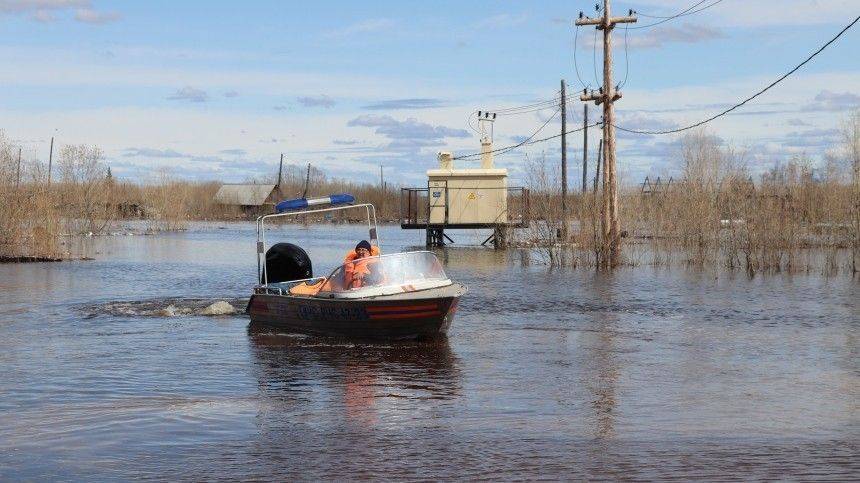 Паводок смыл автомобиль с людьми с дороги в Архангельской области - 5-tv.ru - Россия - Сочи - респ. Адыгея - Архангельская обл.