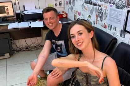 Влюбленные сделали татуировки с датой свадьбы и перенесли ее из-за коронавируса - lenta.ru - Турция - Ирландия