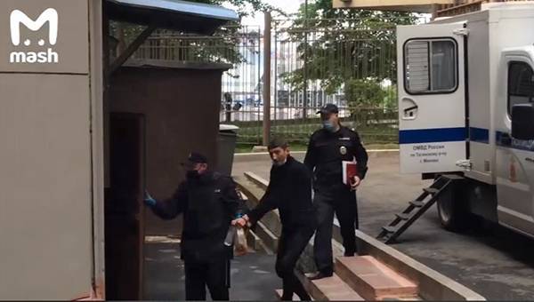 Ольга Бузова - Вартовчанина, захватившего заложников в Альфа-банке, арестовали на два месяца - nakanune.ru - Москва