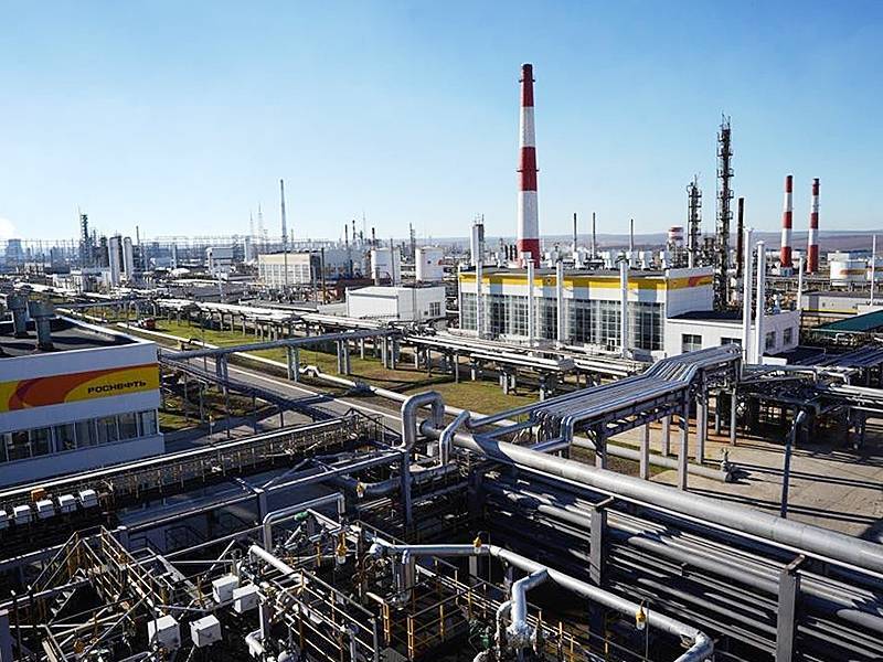 Игорь Сечин - Константин Сонин - Константин Сонин: "Роснефть" создала себе устойчивую репутацию склочной и мелочной - sobesednik.ru - Москва