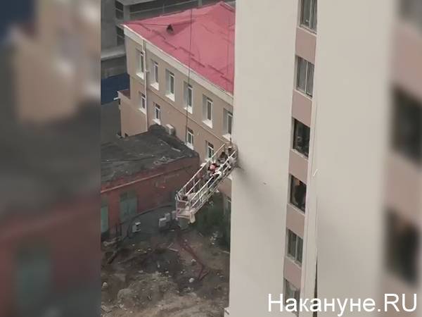 Строители iTower в Екатеринбурге чуть не сорвались с седьмого этажа из-за урагана - nakanune.ru - Екатеринбург