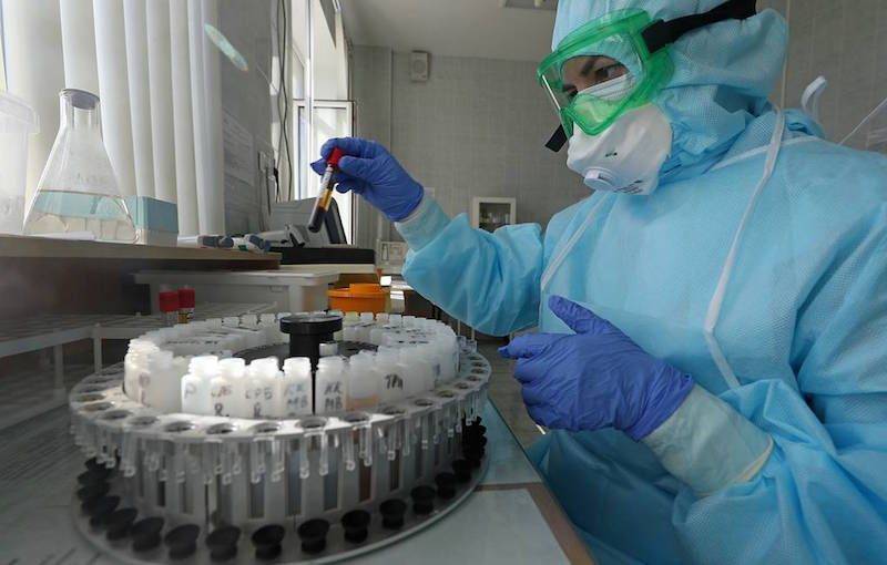 Александр Гинцбург - Неофициальное испытание вакцины от коронавируса на ученых вызвала возмущение и скандал - bloknot.ru - Россия
