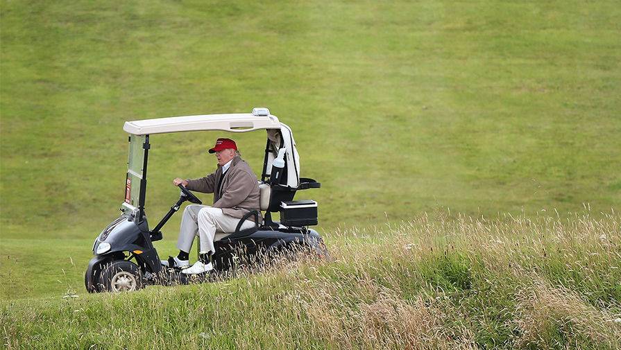 Дональд Трамп - Барак Обама - Трамп объяснил почему играл в гольф во время пандемии коронавируса - gazeta.ru - США - штат Гавайи