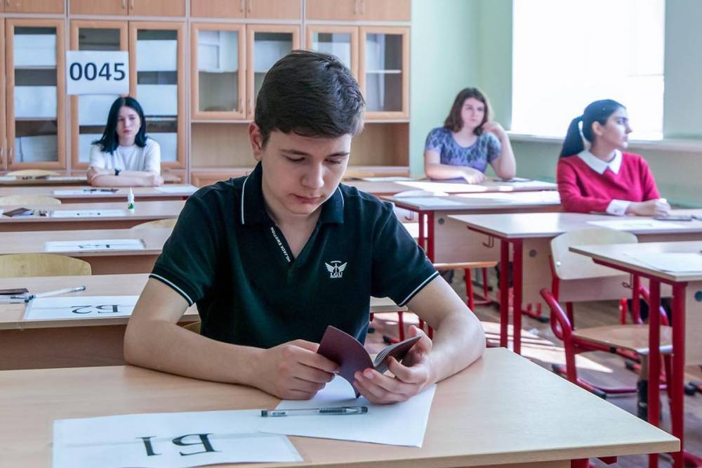 Школьникам выделили два дня на ЕГЭ по русскому языку - vm.ru - Россия