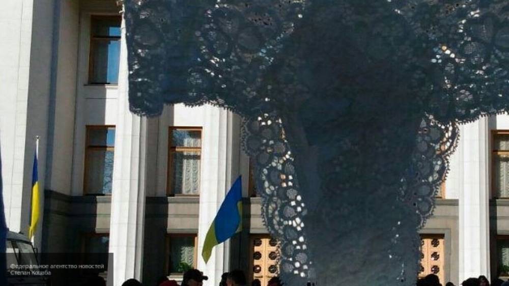 Владислава Грин - Украинка использовала вместо медицинской маски собственное нижнее белье - nation-news.ru - Украина