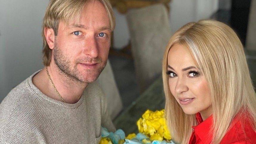 Яна Рудковская - Евгений Плющенко - «Больше экспрессии!» — Рудковская показала возможности тела на 80-е сутки самоизоляции - 5-tv.ru