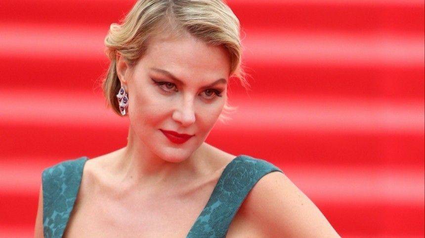 Рената Литвинова - Рената Литвинова с сигаретой в руках порассуждала о «карте марадеров» - 5-tv.ru - Россия