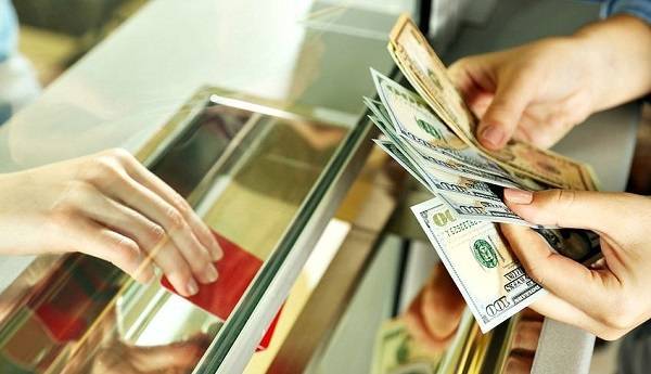 На фоне пандемии российские банки запаслись миллиардами долларов и евро - eadaily.com - Россия