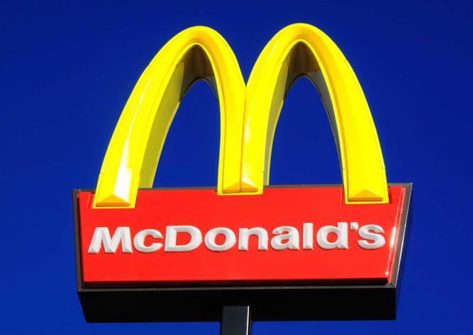 Ким Ченын - В Сети высмеяли новую униформу работников McDonald’s - vinegret.cz - Чехия