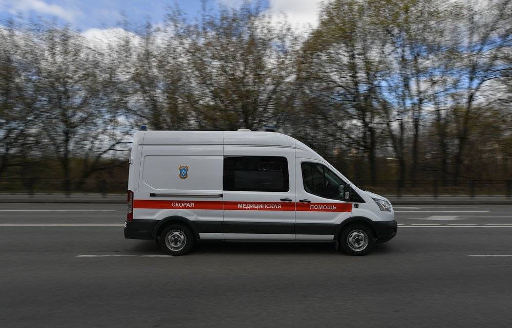 Автомобиль врезался в мачту железнодорожного моста в Москве - vm.ru - Москва