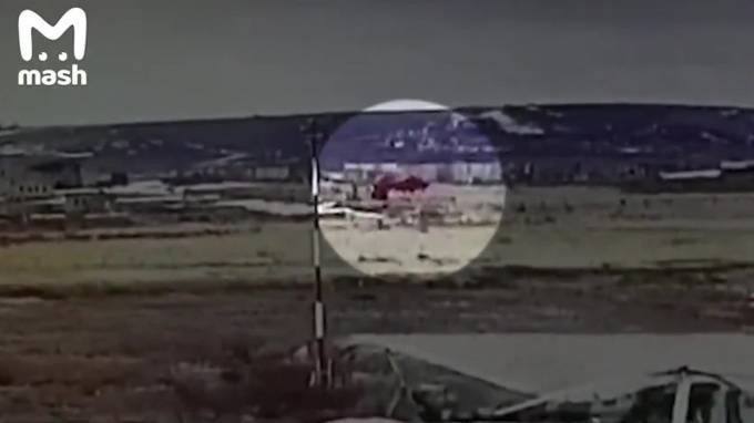 Появилось видео с моментом крушения военного вертолета Ми-8 в аэропорту Чукотки - piter.tv - Россия - Чукотка