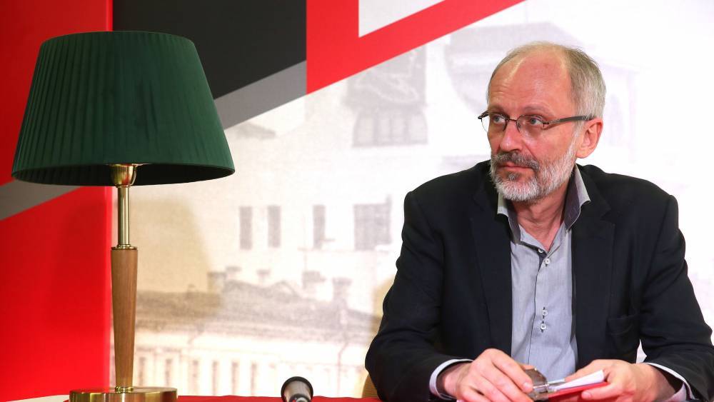 Александр Гордон - Гордон покинул студию Первого канала, узнав о положительном тесте на коронавирус - riafan.ru - Москва - Россия