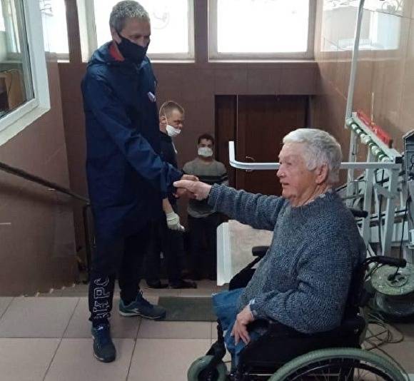 «Человек без ног им неприятен» В Челябинске ТСЖ не включает подъемник для инвалида - znak.com - Россия - Челябинск