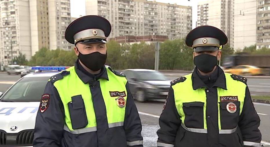 Столичные полицейские доставили в больницу женщину с задыхавшейся дочкой - vm.ru - Москва - Россия