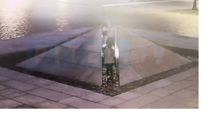 Появилось видео позднего ужина неизвестных у Вечного огня в Кронштадте - piter.tv - Кронштадт