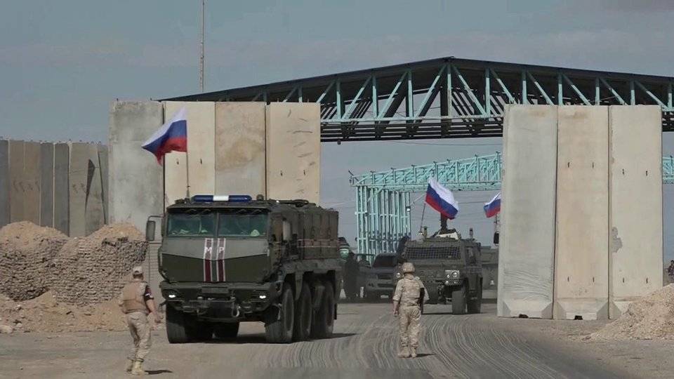 В Сирии восстановлено движение по важной трассе, которая связывает провинции Алеппо и Эль-Хассике - 1tv.ru - Сирия