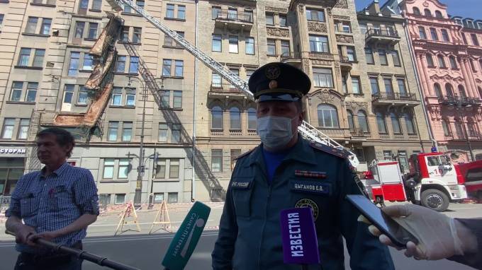 МЧС прокомментировало обрушение балконов на Кирочной - piter.tv - Санкт-Петербург