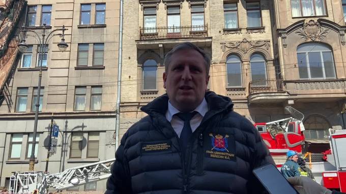Максим Мейксин - Глава района: "Обрушившиеся балконы на Кирочной не были аварийными" - piter.tv - Санкт-Петербург
