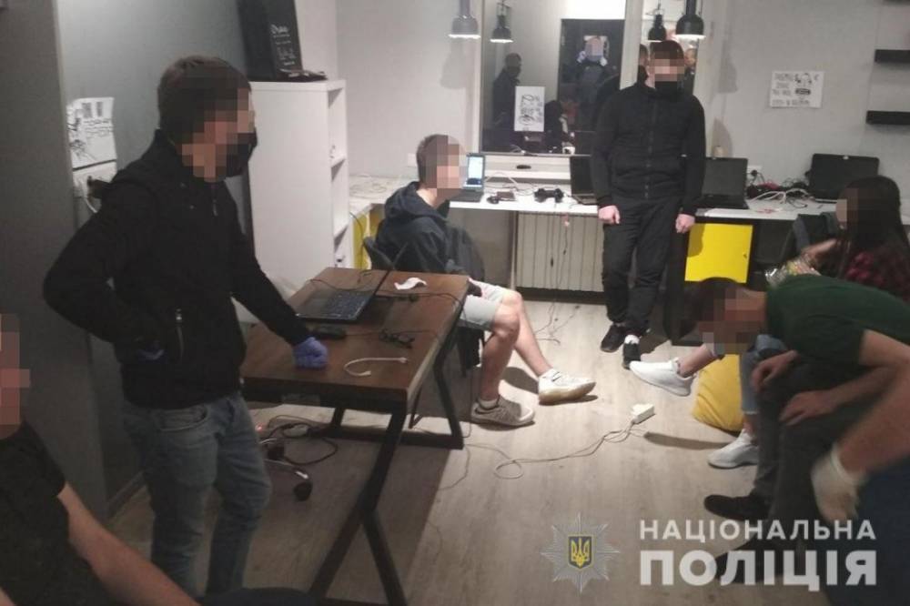 В Запорожье разоблачили мошеннический call-центр: Злоумышленники выманивали персональные реквизиты банковских карт - vkcyprus.com - Запорожье