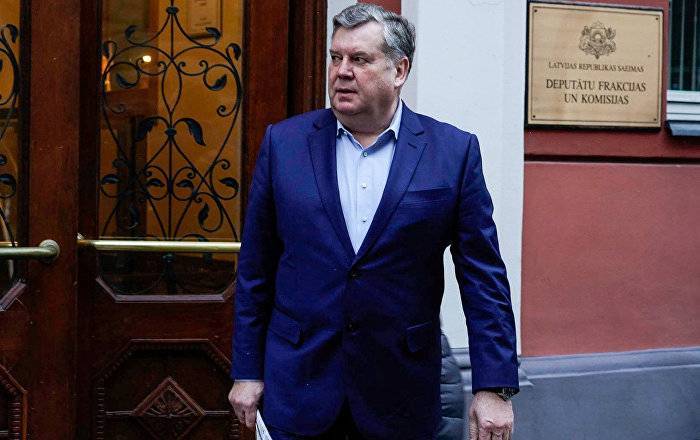 Артис Пабрикс - Янис Урбанович - Урбанович раскритиковал Пабрикса: у кого отнять ради военного бюджета - lv.sputniknews.ru - Рига - Латвия
