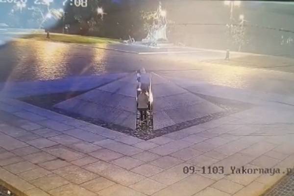 Полиция задержала мужчину, который жарил еду на вечном огне в Кронштадте - abnews.ru - Ленинградская обл. - Санкт-Петербург - Кронштадт - Новости - Петербург
