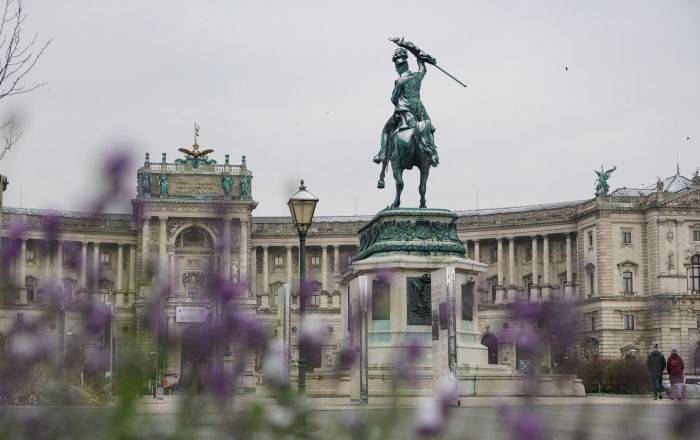 Засиделся: полиция застала президента Австрии с женой за столиком кафе - lv.sputniknews.ru - Австрия - Рига - Вена - деревня Беллен