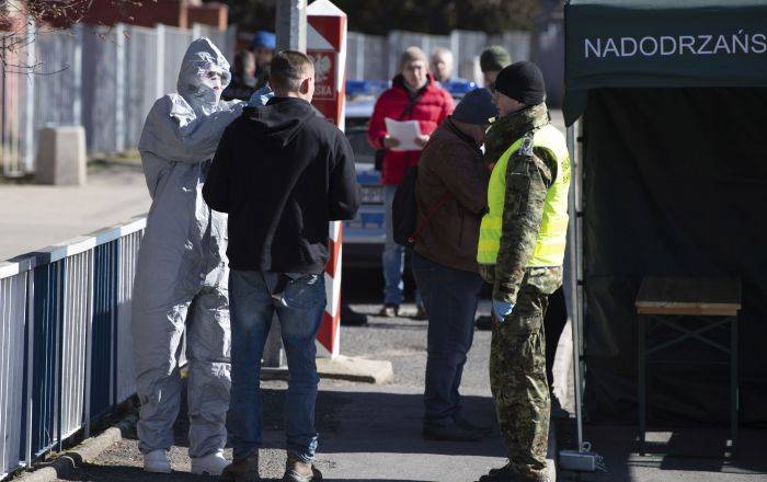 Польша открывает границы: разрешен транзит через страну - lv.sputniknews.ru - Швейцария - Польша - Рига - Латвия - Транзит - Ес