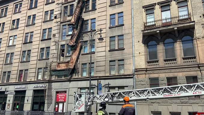 Максим Мейксин - В управляющей компании дома с обрушившимися балконами на Кирочной не стали комментировать ситуацию - piter.tv - Санкт-Петербург