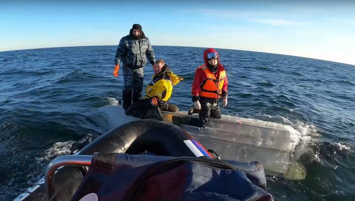 Спасение тонущих в Баренцовом море рыбаков попало на видео - vesti.ru - Мурманская обл.