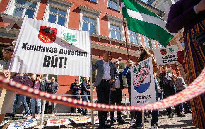 Против краевой реформы и цифрового переворота: у здания Сейма прошел пикет - lv.sputniknews.ru - Рига - Латвия