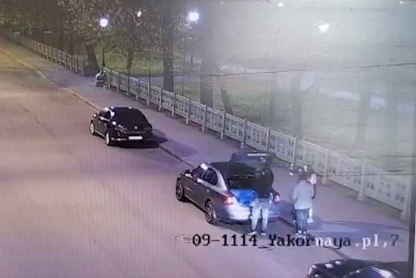 Полиция Кронштадта вслед за участником приготовления еды на мемориале задержала его спутниц - abnews.ru - Россия - Санкт-Петербург - Кронштадт - Новости - Петербург