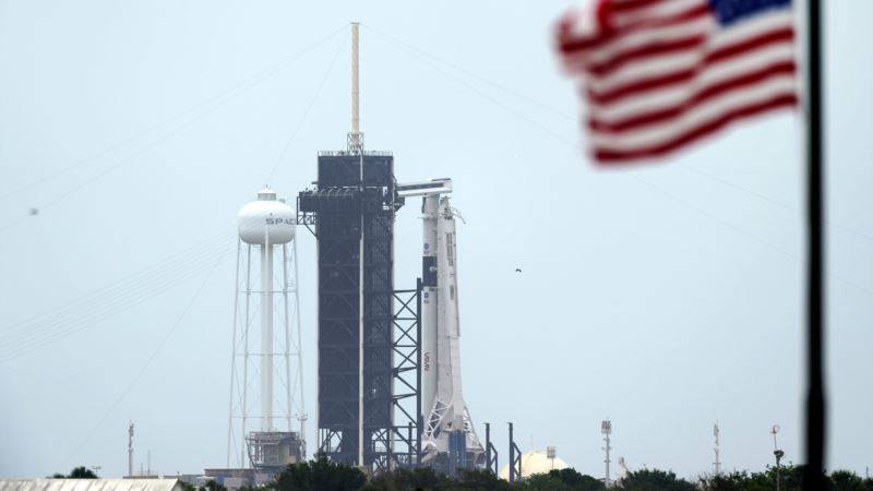 Дональд Трамп - Илон Маск - Майк Пенс - Роберт Бенкен - Херли Даг - SpaceX готовится впервые отправить астронавтов на МКС - golos-ameriki.ru - США - шт.Флорида