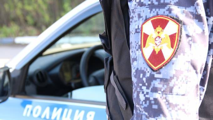 Суд оштрафовал петербуржца, спьяну угрожавшего проблемами бойцам Росгвардии - piter.tv - Санкт-Петербург